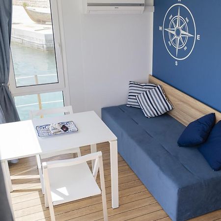 Houseboat Floatart Experience Bisceglie Hotel Exterior photo