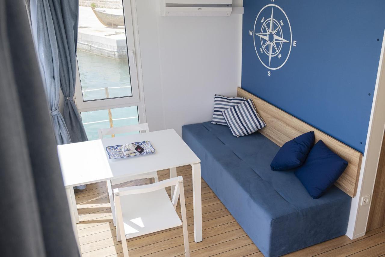 Houseboat Floatart Experience Bisceglie Hotel Exterior photo
