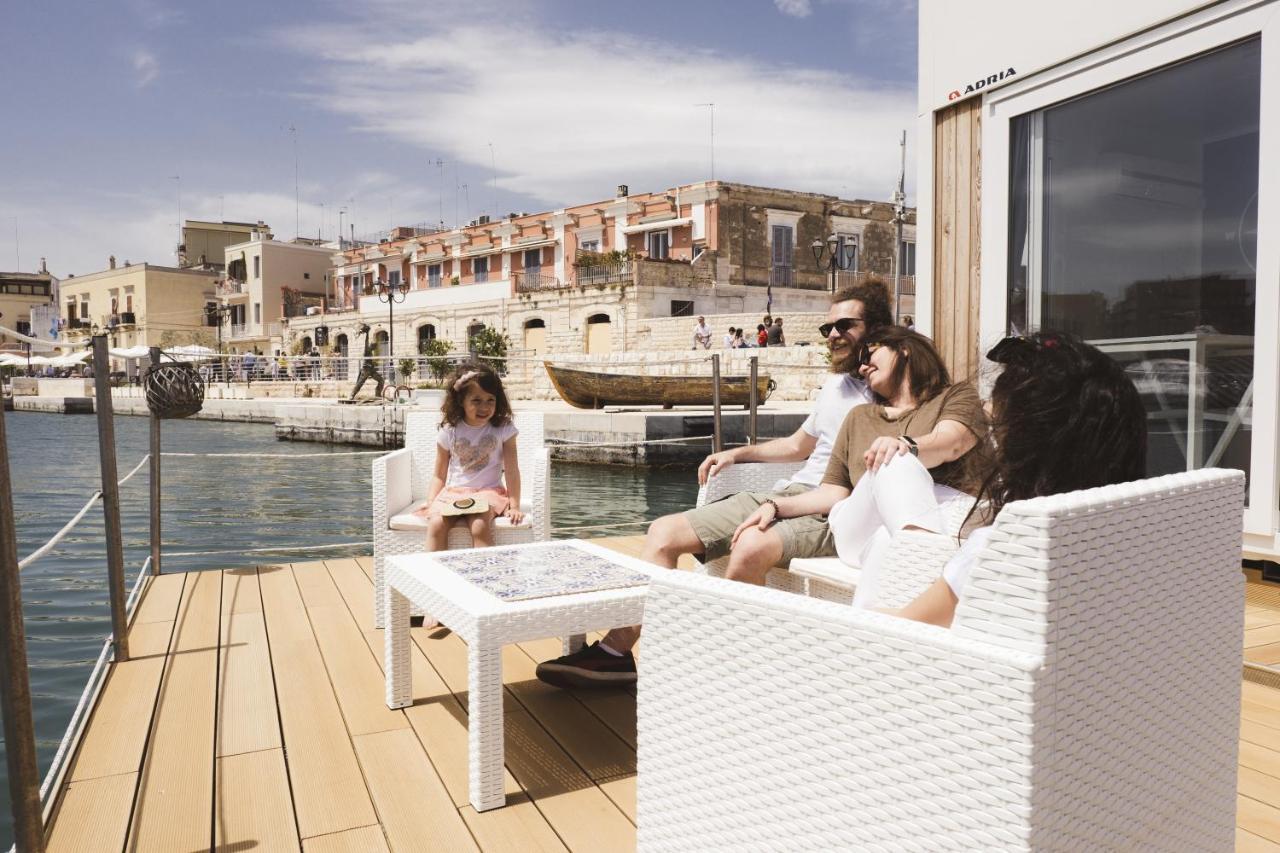 Houseboat Floatart Experience Bisceglie Hotel Exterior photo